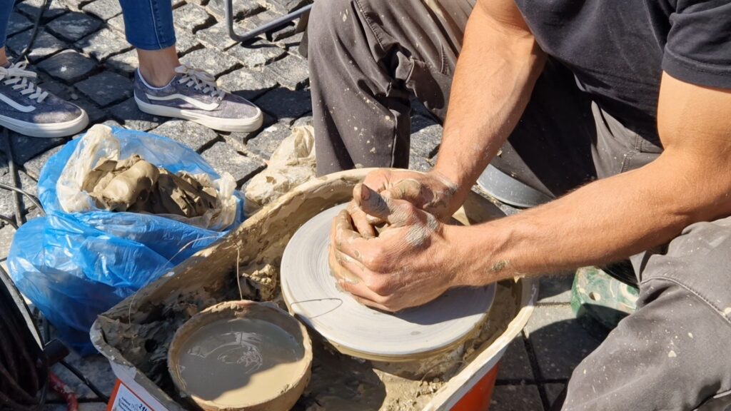 Olăritul și familia Kiss - FOTO/VIDEO Olăritul și familia Kiss - FOTO/VIDEO