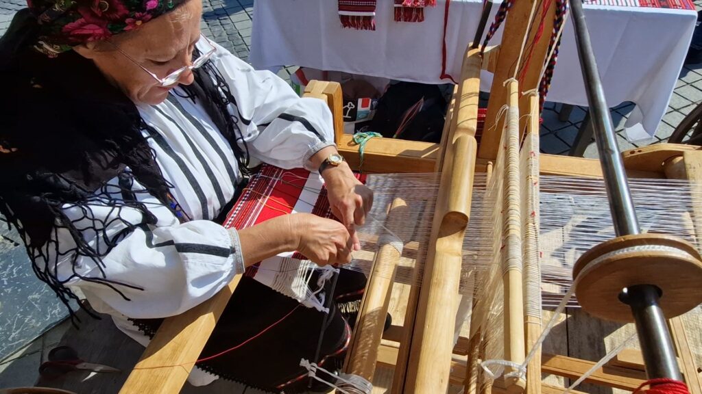 Rodica Ispas și războiul de țesut - FOTO/VIDEO